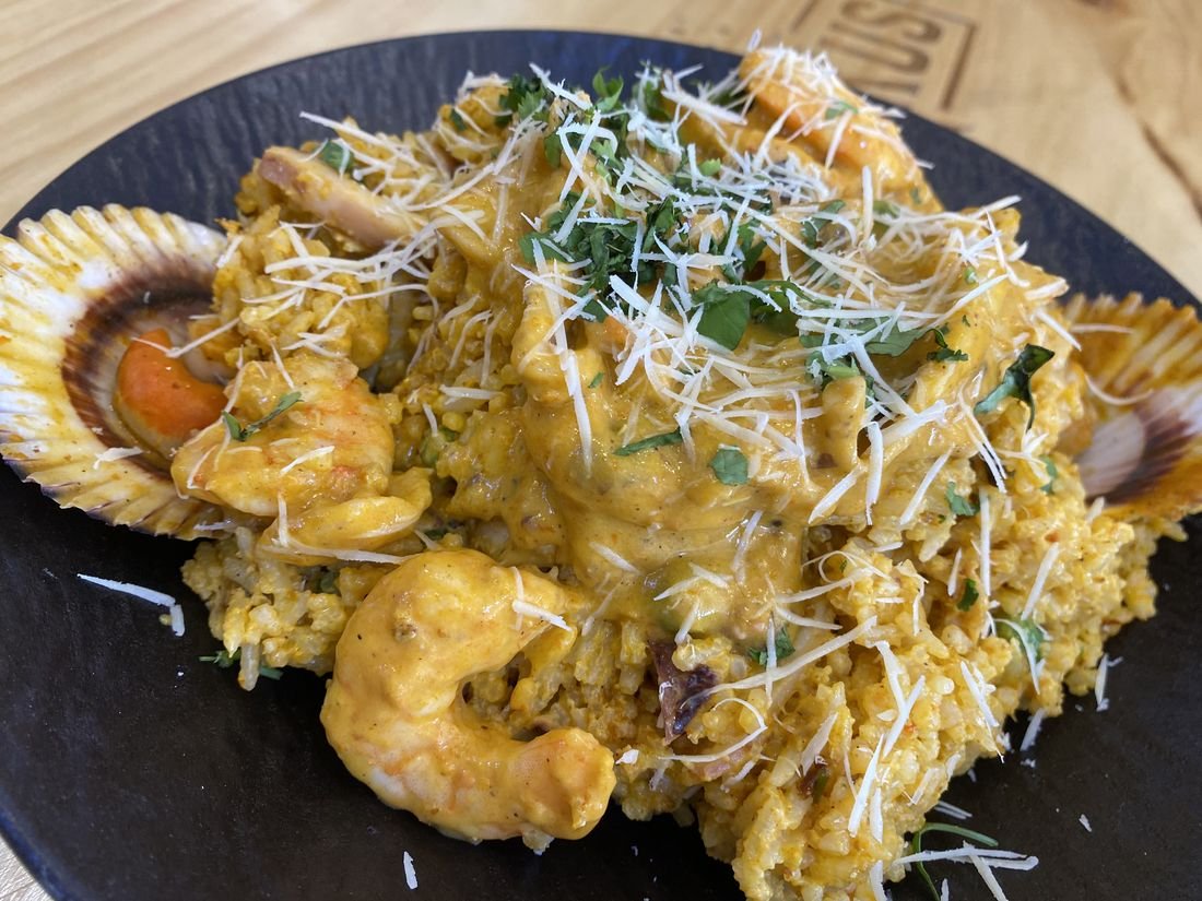 En la foto: arroz con mariscos · S/ 35